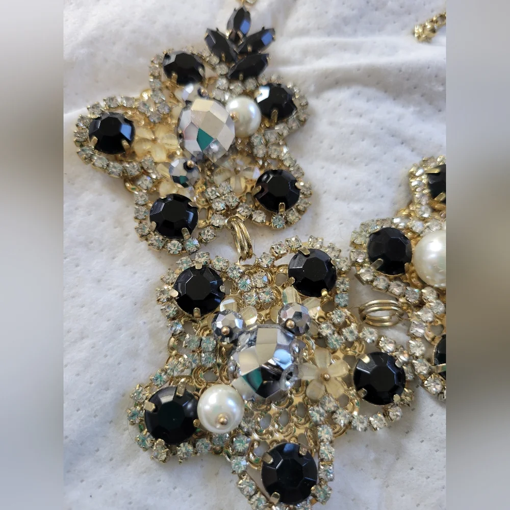 Gorgeous Black/Gold Floral Crystal Rhinestone Faux Pearl Statement Necklace